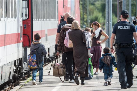 Doseljavanje bi moglo riješiti europske demografske probleme - dužnosnici središnjih banaka