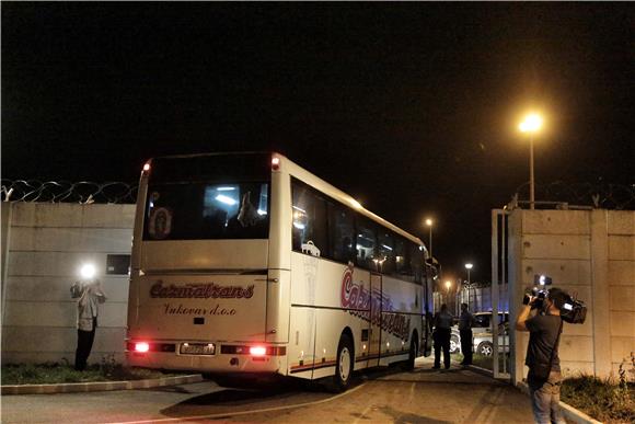 Autobusi s migrantima stižu u Ježevo