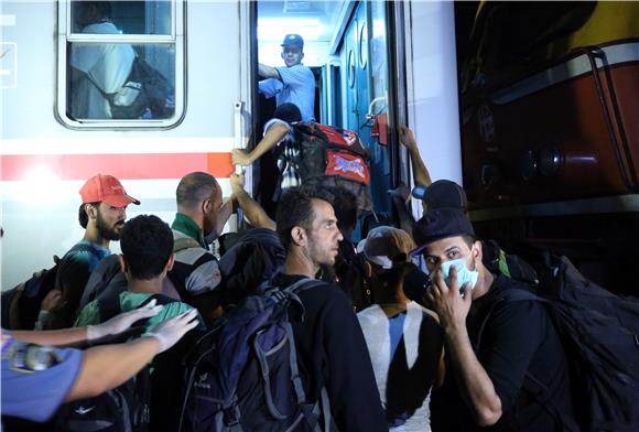 Nearly 1,200 refugees arrive in Croatia