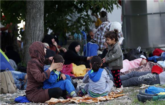 IZBJEGLICE 196 migranata i izbjeglica smješteno u Čepinu