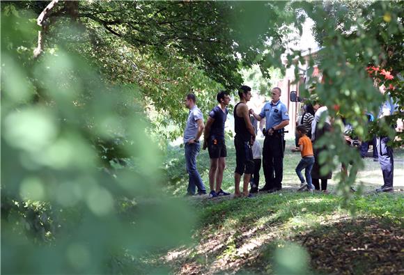 IZBJEGLICE  Općina Čepin migrante iz prihvatnog centra prevozi u Zagreb