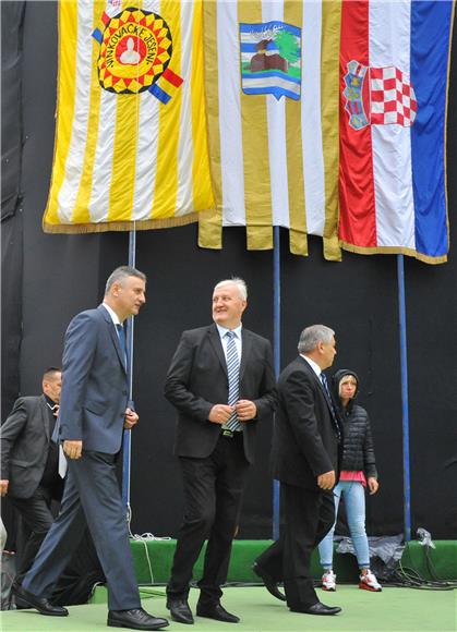 U svečanom mimohodu 50. Vinkovačkih jeseni više od 4.000 njegovatelja folklorne tradicije