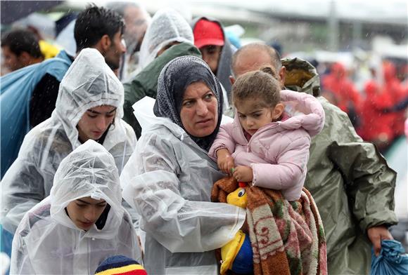 IZBJEGLICE Migranti prelaze u Mađarsku kod Baranjskog Petrovog Sela