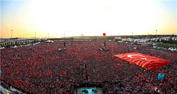 Turska: 100.000 prosvjednika u Istanbulu osuđuje "terorizam" PKK-a