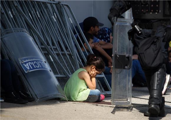 Slovenija: sa Bregane i Harmice migranti sa 12 autobusa prebačeni u unutrašnjost