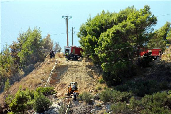 Ugašen požar u Tučepima, saniraju se štete na dalekovodima