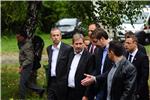 Hahn urges Croatia to lift border blockade with Serbia