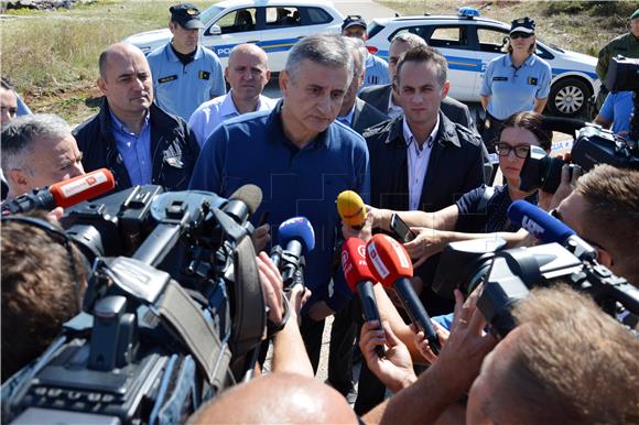 Karamarko nije mogao na Prevlaku zbog policijske blokade na cesti 