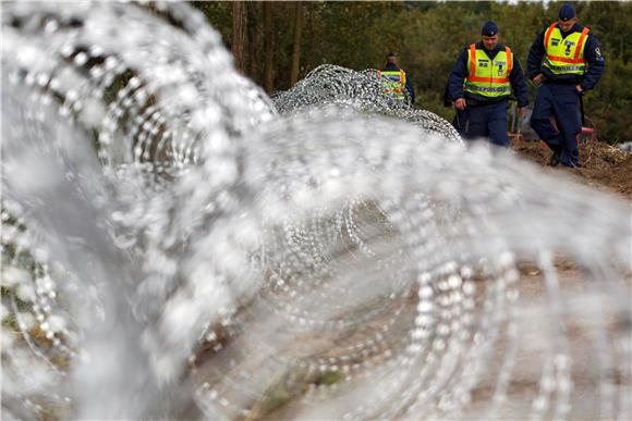 HUNGARY CROATIA MIGRATION BORDER FENCE