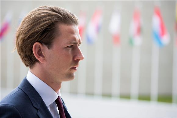 Kurz: Izbjegličku krizu zaustaviti borbom protiv IS-a i nadzorom vanjskih granica EU