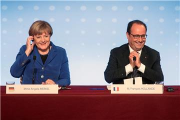 Merkel i Hollande traže od Putina da udarima gađa samo IS