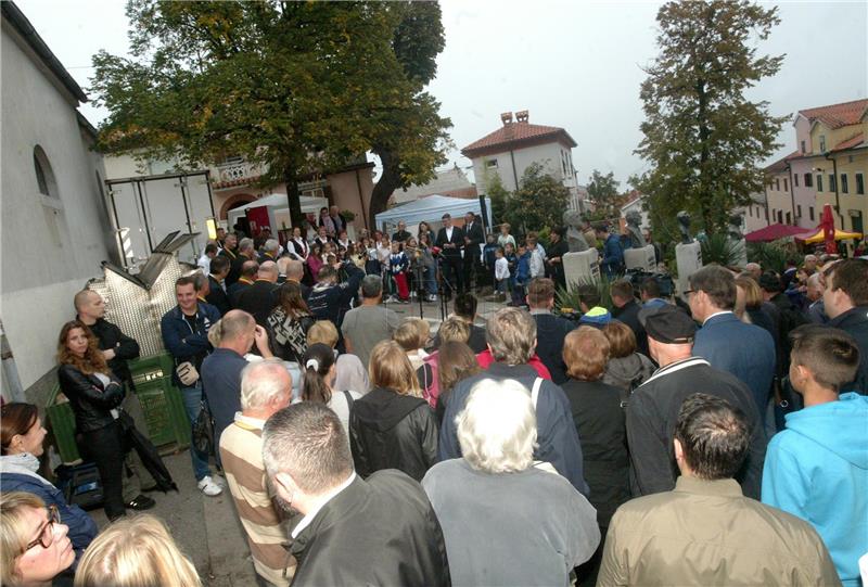 Kastav:  Premijer Milanović sudjelovao na manifestaciji 'Pozdrav Beloj nedeji'