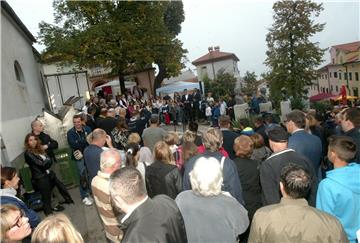 Kastav:  Premijer Milanović sudjelovao na manifestaciji 'Pozdrav Beloj nedeji'