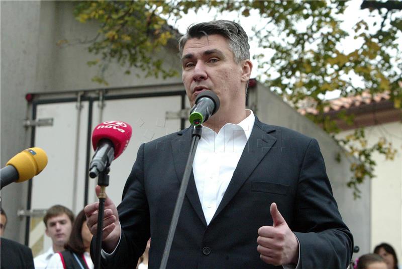 Kastav:  Premijer Milanović sudjelovao na manifestaciji 'Pozdrav Beloj nedeji'