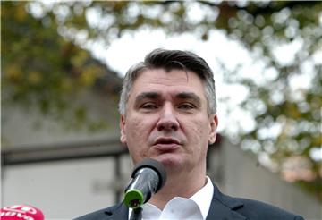 Kastav:  Premijer Milanović sudjelovao na manifestaciji 'Pozdrav Beloj nedeji'