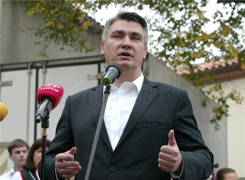 Kastav:  Premijer Milanović sudjelovao na manifestaciji 'Pozdrav Beloj nedeji'