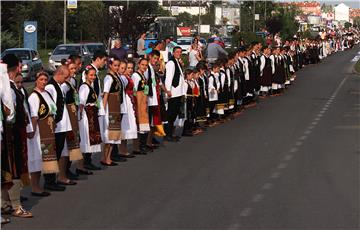 Novi Sad: 12.000 plesača u najdužem kolu za Guinnessov rekord