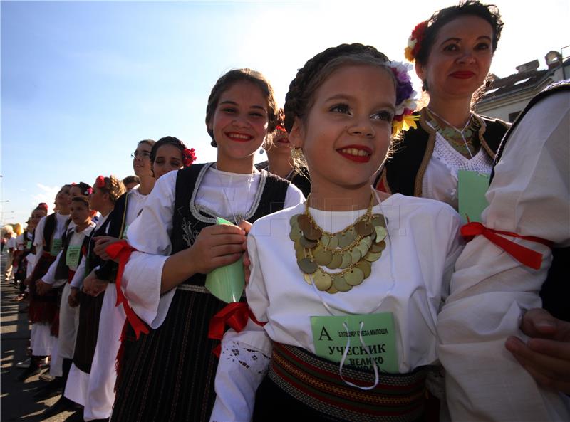 Novi Sad: 12.000 plesača u najdužem kolu za Guinnessov rekord