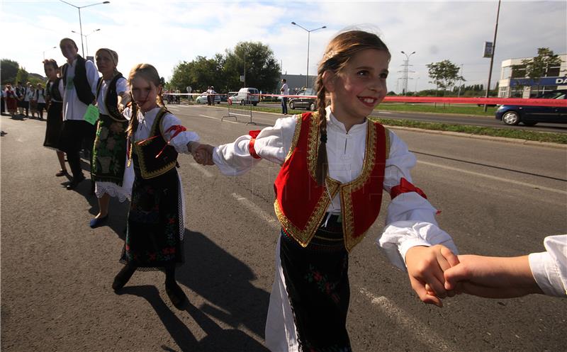 Novi Sad: 12.000 plesača u najdužem kolu za Guinnessov rekord