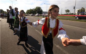 Novi Sad: 12.000 plesača u najdužem kolu za Guinnessov rekord