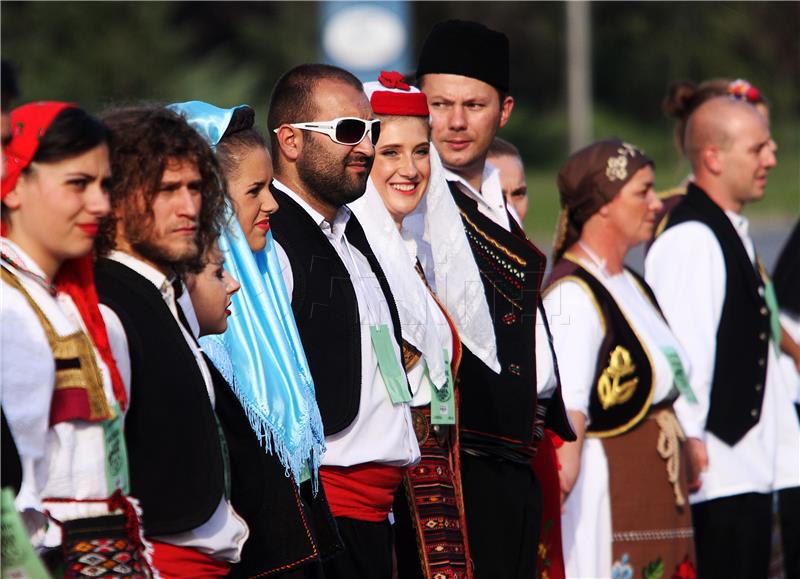 Novi Sad: 12.000 plesača u najdužem kolu za Guinnessov rekord