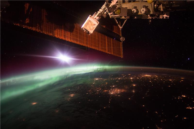 SPACE ISS NATURE AURORA