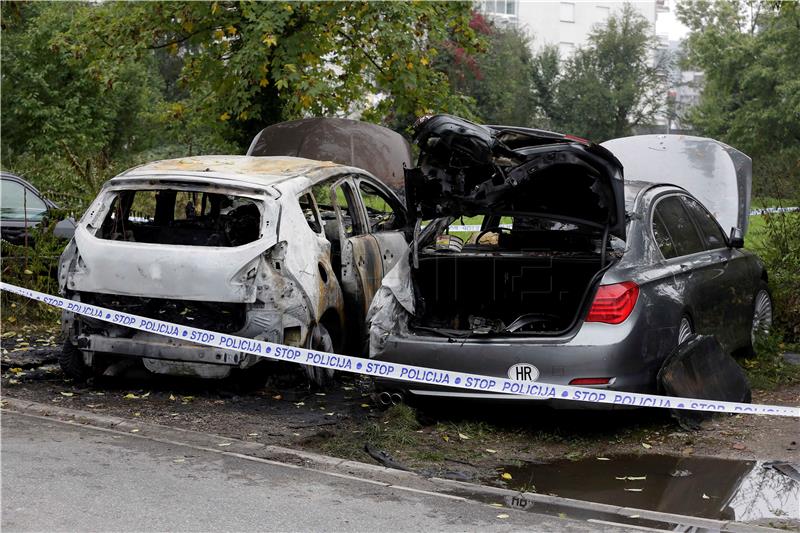  Zagreb: na parkiralištu dva automobila u požaru 