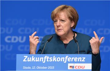 Merkel odbila stranački pritisak da zauzme oštriji stav prema izbjeglicama 