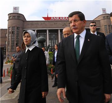 Davutoglu: Bombaši bili povezani s IS-om i PKK