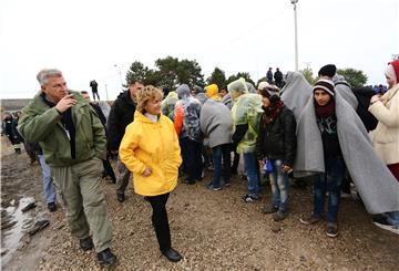 Pusic visits Opatovac refugee reception centre