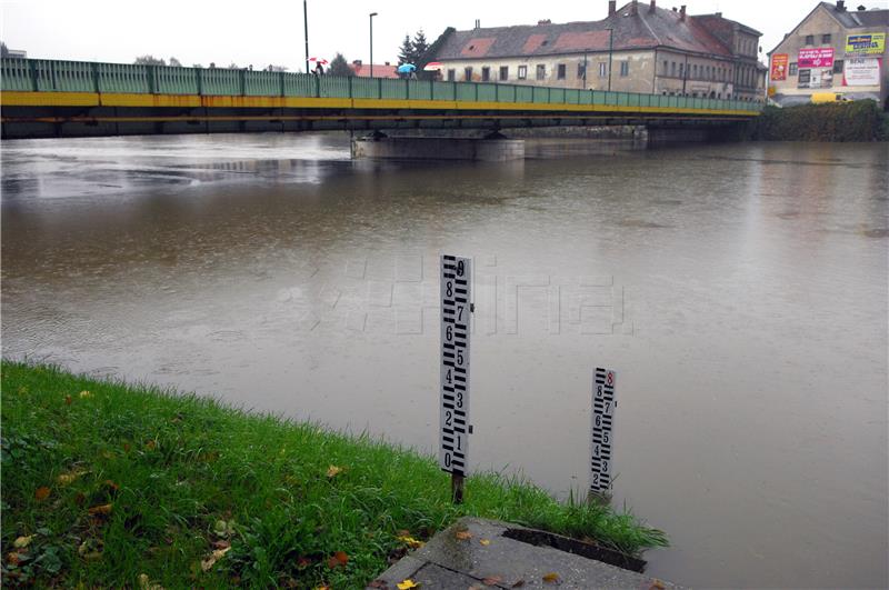 Karlovac: Korana i Kupa premašile prognozirane vodostaje, Stožer zasjeda