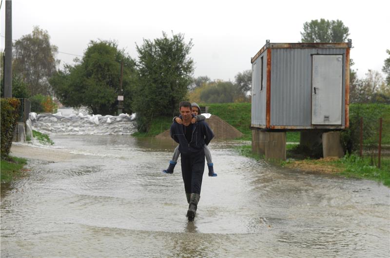 Karlovac: poplavljeno 255 kuća i 84 gospodarska objekta 