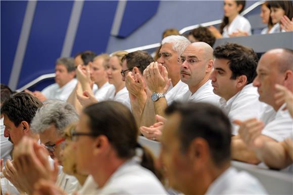 Liječnici će moći dopunski raditi samo ako skrate liste čekanja   