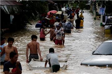 epaselect PHILIPPINES TYPHOON KOPPU AFTERMATH