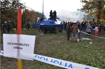  Izbjeglice u utorak  ujutro stigle u postavljen kamp uz granični prijelaz Rigonce