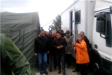 Foreign minister, diplomats visit Opatovac refugee centre