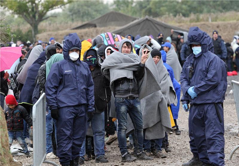 IZBJEGLICE U Opatovac i dalje neprestano pristižu izbjeglice i migranti