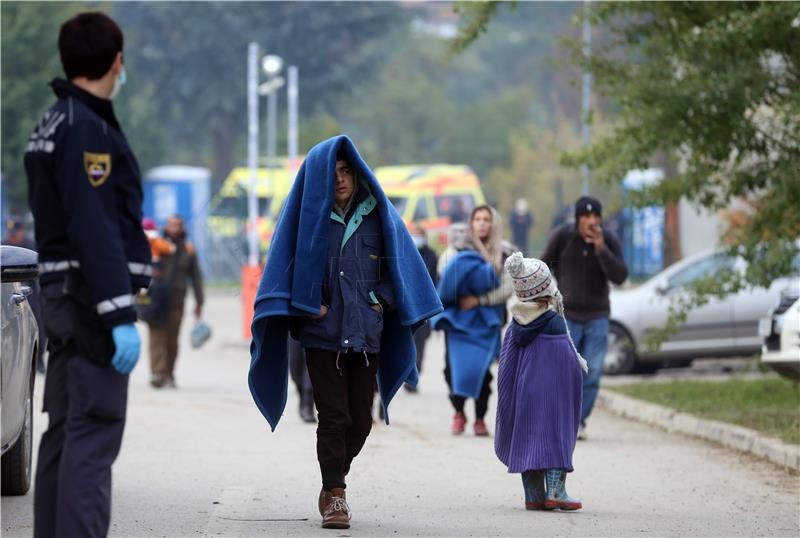 IZBJEGLICE - kamp u Brežicama pun nezadovoljnih izbjeglica