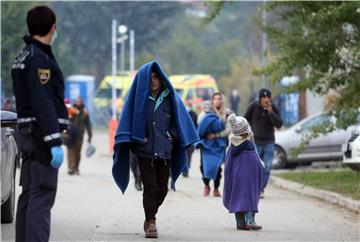 IZBJEGLICE - kamp u Brežicama pun nezadovoljnih izbjeglica