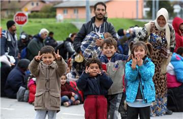 IZBJEGLICE dalje ulaze u Sloveniju