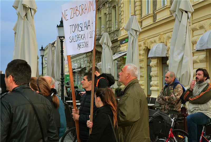 IZBJEGLICE-Slavonski Brod: prosvjed zbog izgradnje izbjegličkog kampa