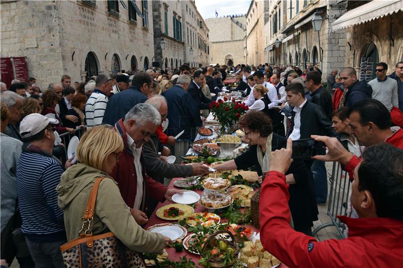 Dubrovačkom trpezom simbolično završila turistička sezona