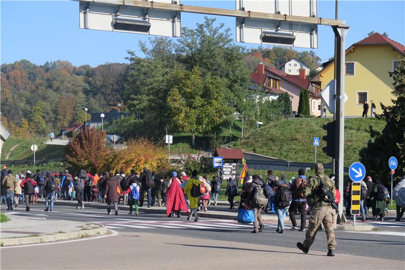 Noću na subotu iz Hrvatske u Sloveniju ušlo 4200 migranata