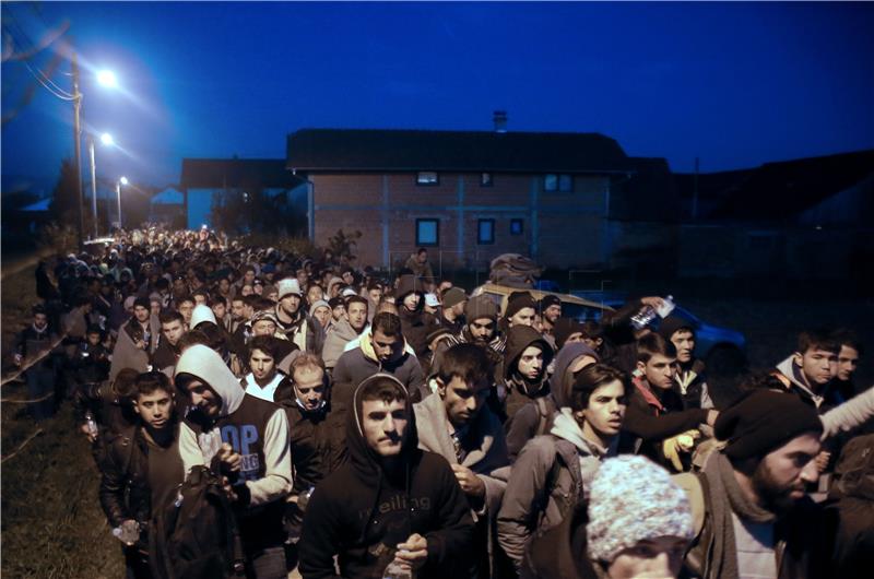 Over 9,500 migrants enter Croatia on Saturday