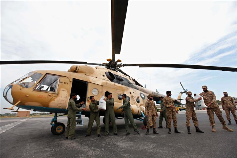 Pakistan šalje helikoptere na područja nedostupna nakon potresa u kojem ima najmanje 300 mrtvih 