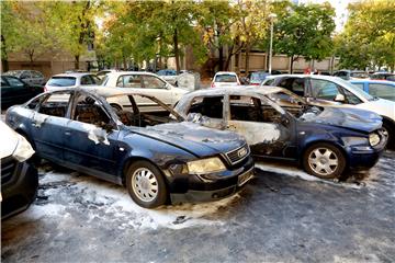 Četiri automobila oštećena u požaru na zagrebačkim Srednjacima