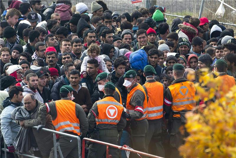 Austria reopens border to migrants at Spielfeld/Sentilj