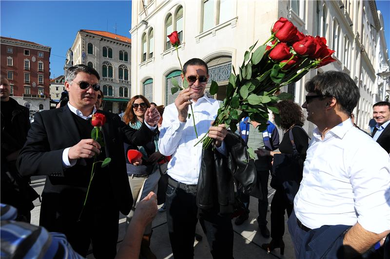 Premijer Milanović u šetnji splitskom Rivom