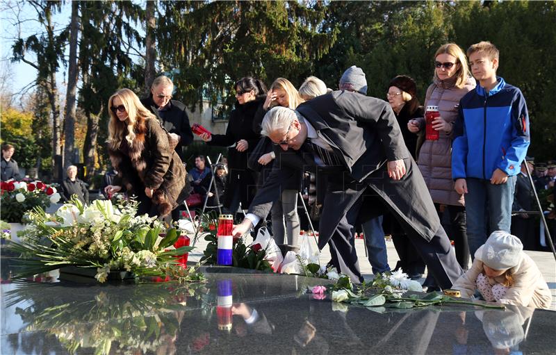 Obitelj Tuđman na grobu Franje Tuđmana