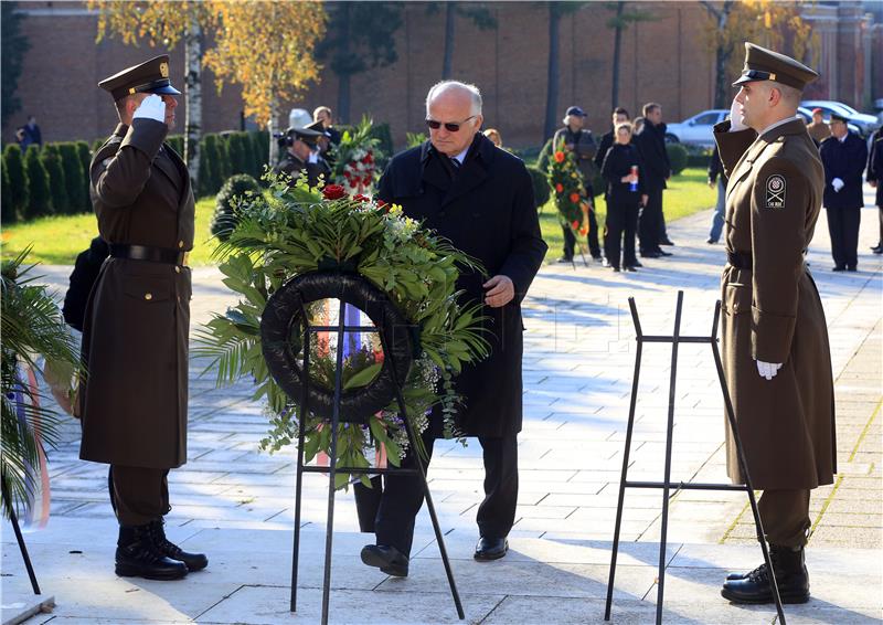 Dan Svih svetih: Predsjednik Hrvatskog sabora Leko položio vijence na Mirogoju